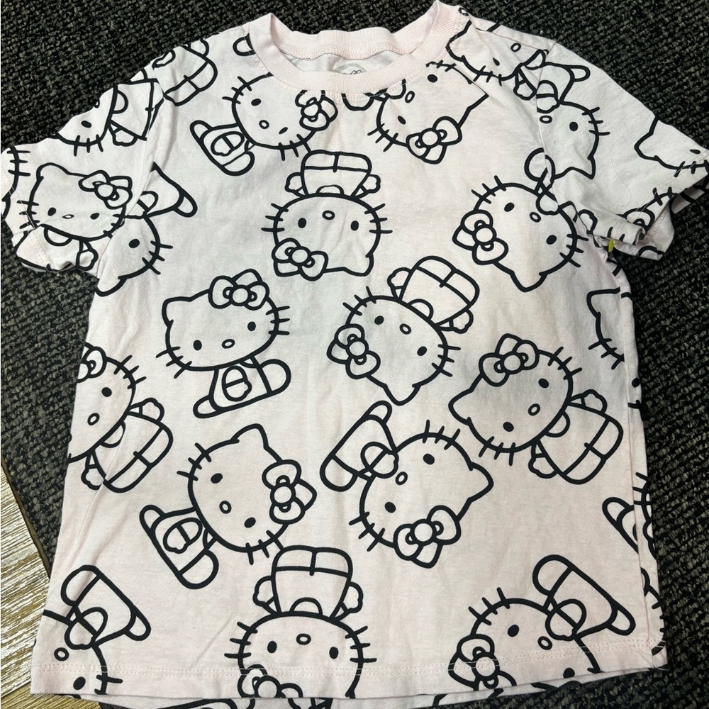 Sanrio Hello Kitty Graphic Tee in Light Pink
